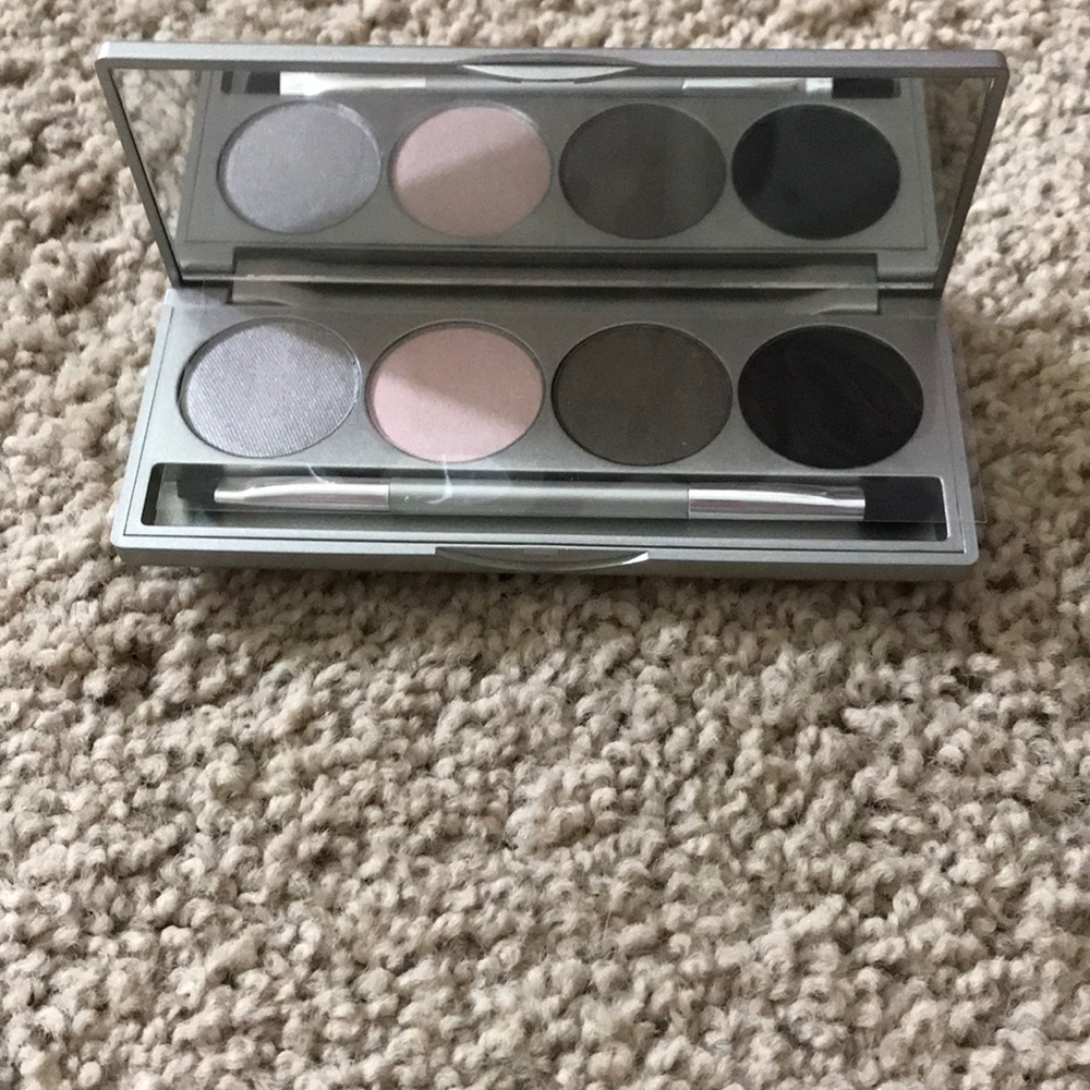 Colorscience eyeshadow palette